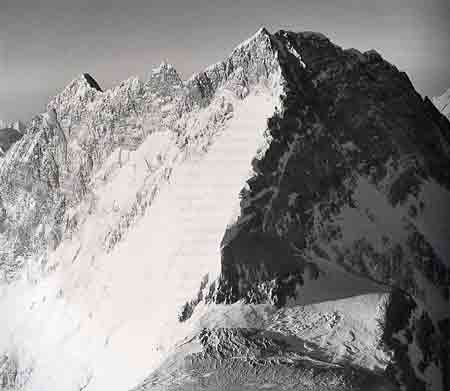 
Lhotse Shar, Lhotse Middle, Lhotse East And West Faces, South Col From Balcony May 10, 1996 6am - Into Thin Air Illustrated Edition (Jon Krakauer) book

